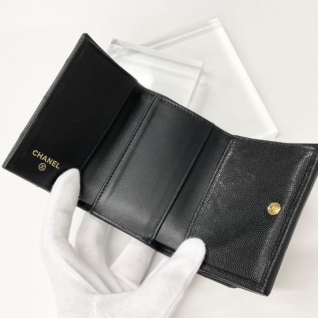 Chanel Caviar Leather CC Logo Small Wallet Foldable — view 5