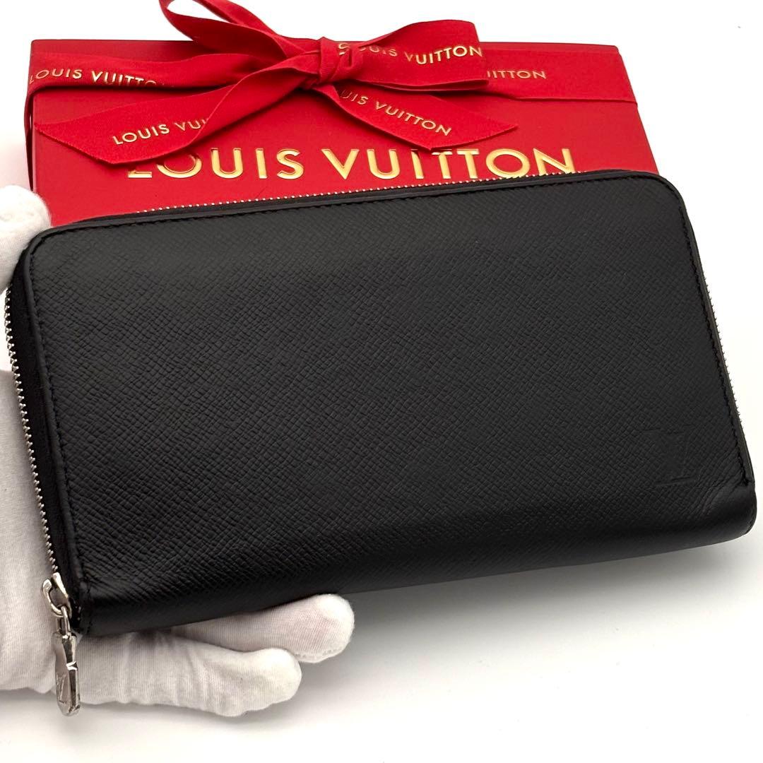 Louis Vuitton Wallet Taiga Zippy Organizer NM Black