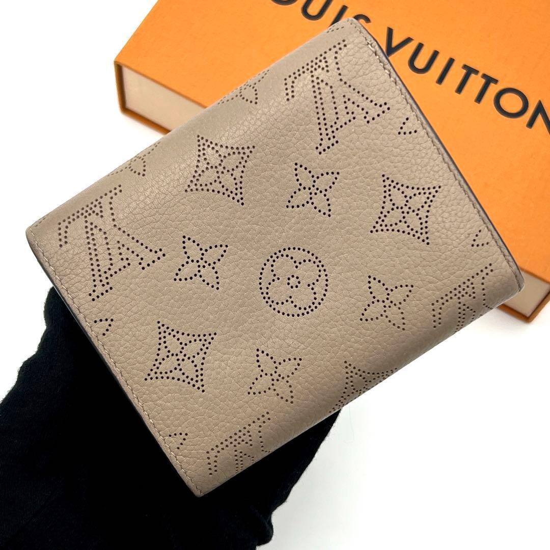 Louis Vuitton Mahina Portefeuille Iris Compact Bifold Wallet Galle — view 2