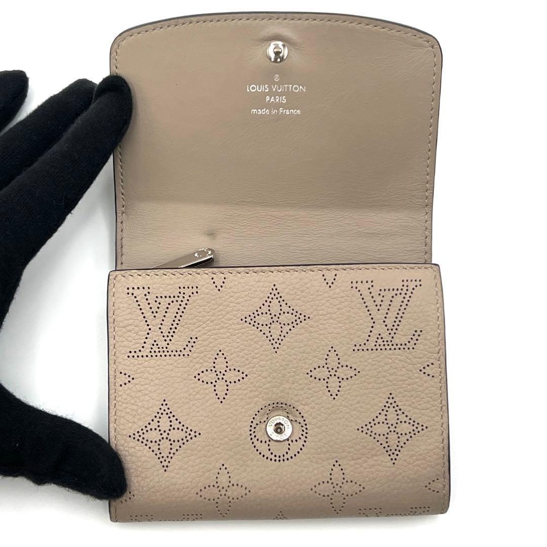 Louis Vuitton Mahina Portefeuille Iris Compact Bifold Wallet Galle — view 3