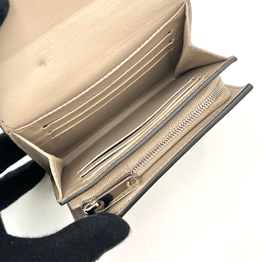 Louis Vuitton Mahina Portefeuille Iris Compact Bifold Wallet Galle — view 4