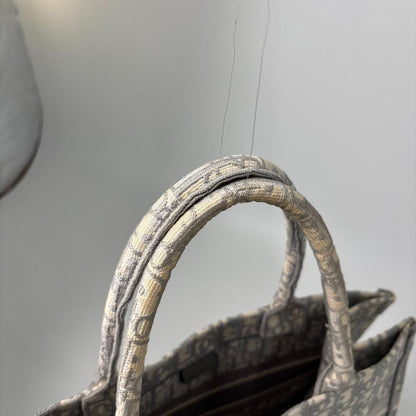 Dior Super Oblique Book Tote — view 6