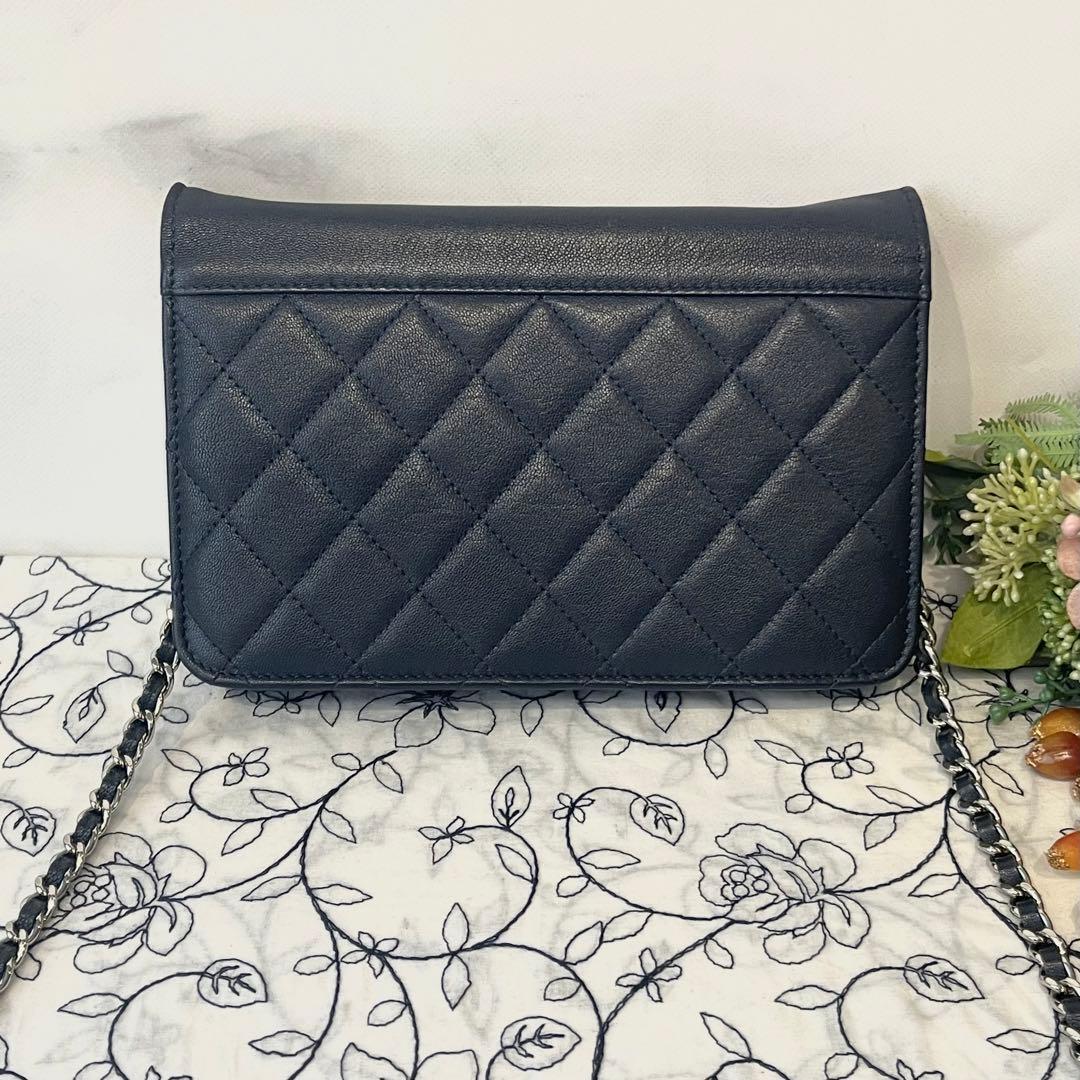 Chanel Chain Wallet Half Coco Lambskin — view 2