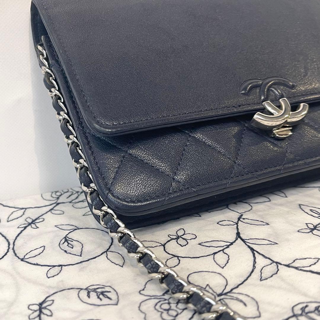 Chanel Chain Wallet Half Coco Lambskin — view 3