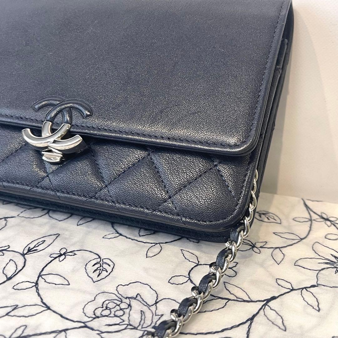 Chanel Chain Wallet Half Coco Lambskin — view 4