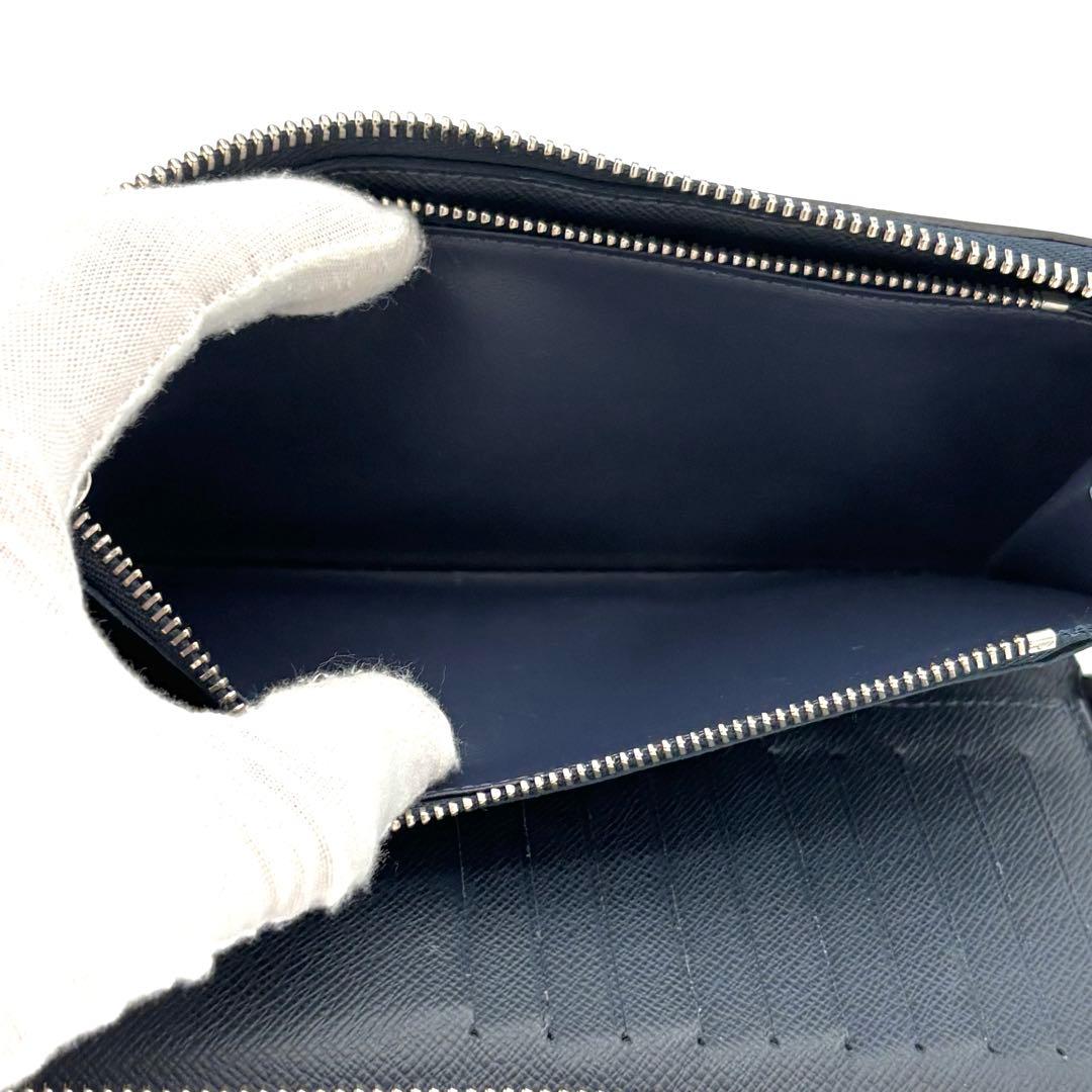 Louis Vuitton Wallet Taiga Zippy with IC Vertical Navy — view 4