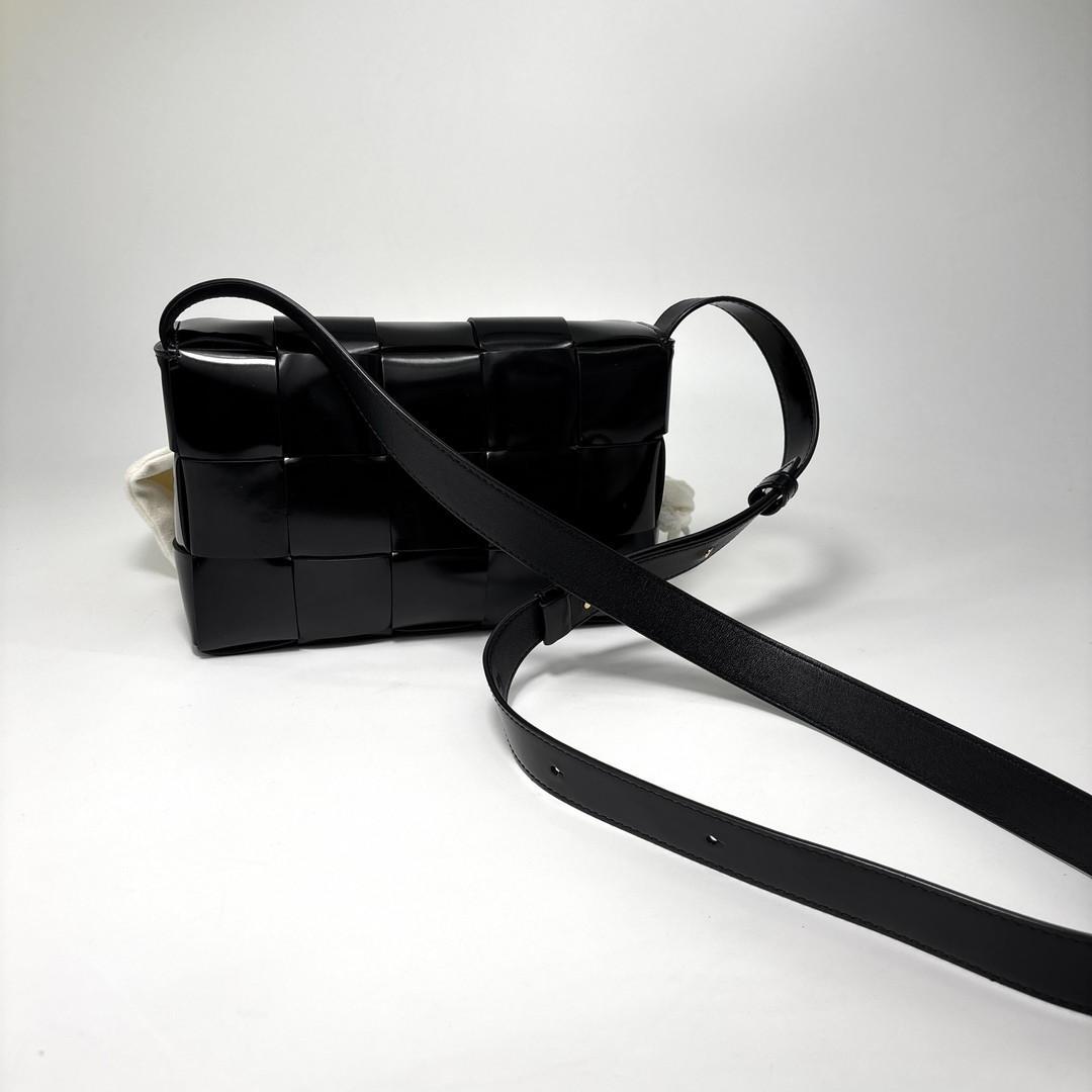 Bottega Veneta Maxi Intrecciato Cassette Shoulder Bag — view 5
