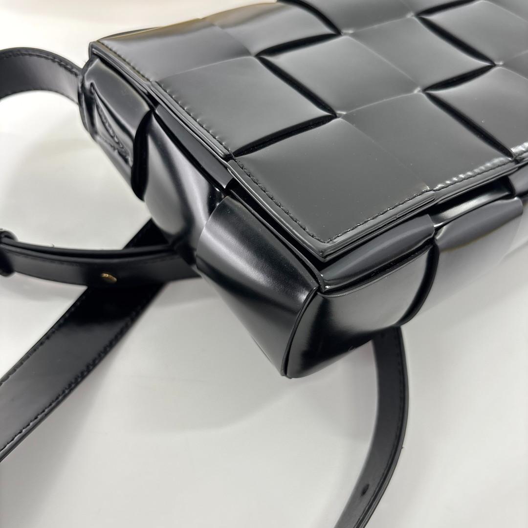 Bottega Veneta Maxi Intrecciato Cassette Shoulder Bag — view 6