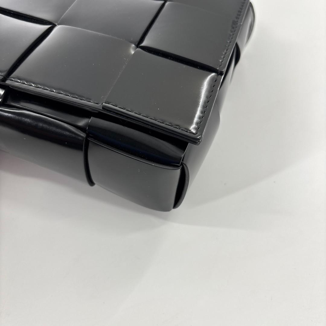 Bottega Veneta Maxi Intrecciato Cassette Shoulder Bag — view 7