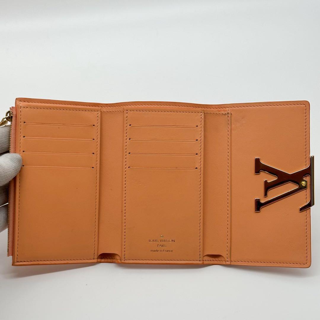 Louis Vuitton Portefeuille Capucines Compact Big Logo Trifold Wallet — view 9