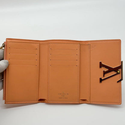 Louis Vuitton Portefeuille Capucines Compact Big Logo Trifold Wallet — view 9