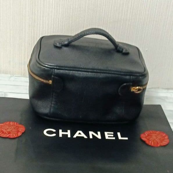 Chanel Vanity Pouch Caviar Leather Black CC Logo — view 2