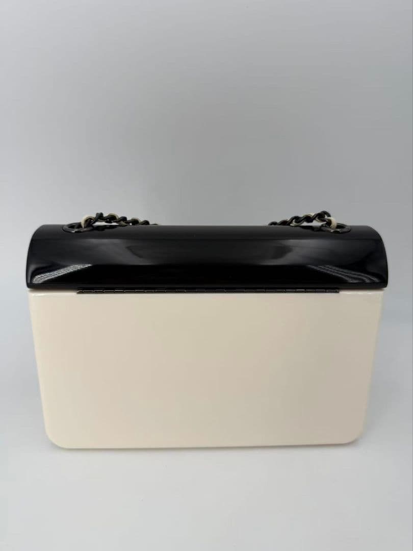 Chanel Acrylic Chain Shoulder Bag Black White — view 2