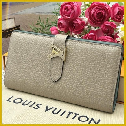 Louis Vuitton LV Vertical Wallet Capucines