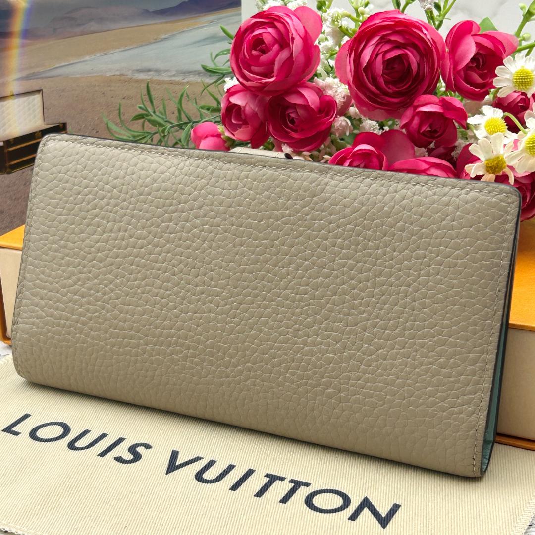 Louis Vuitton LV Vertical Wallet Capucines — view 2