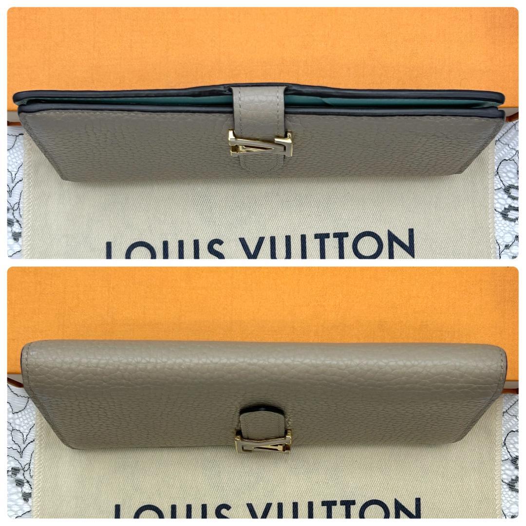 Louis Vuitton LV Vertical Wallet Capucines — view 3