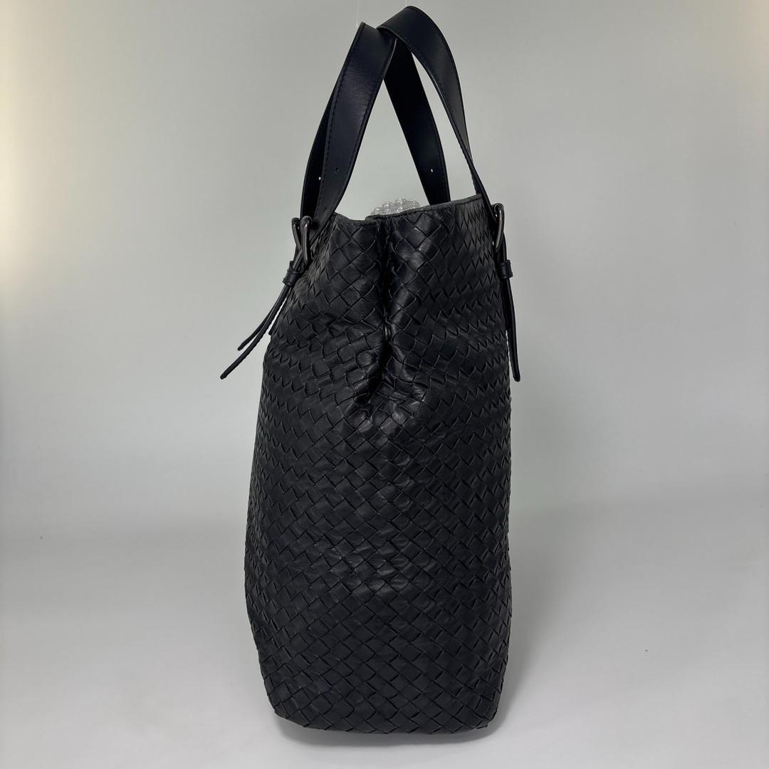 Bottega Veneta Super Intrecciato Black Tote — view 4