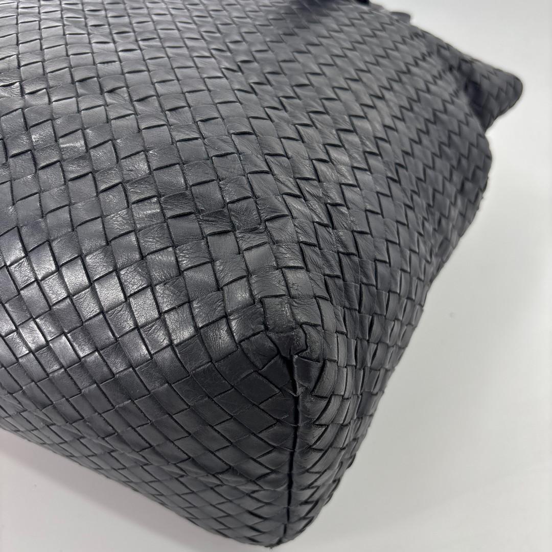Bottega Veneta Super Intrecciato Black Tote — view 9