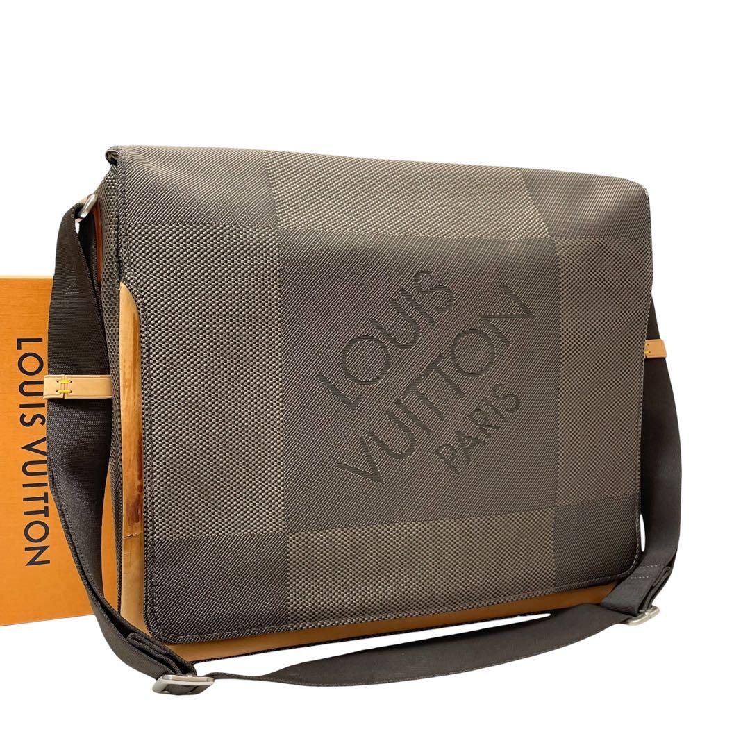 Louis Vuitton Damier Geant Messager Shoulder Bag