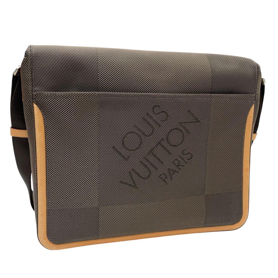Louis Vuitton Damier Geant Messager Shoulder Bag — view 2