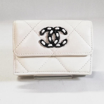 Chanel 19 Trifold Wallet Dizeneuf White