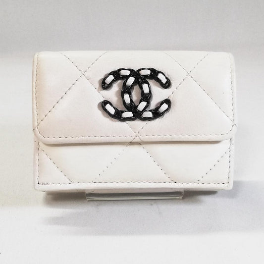 Chanel 19 Trifold Wallet Dizeneuf White