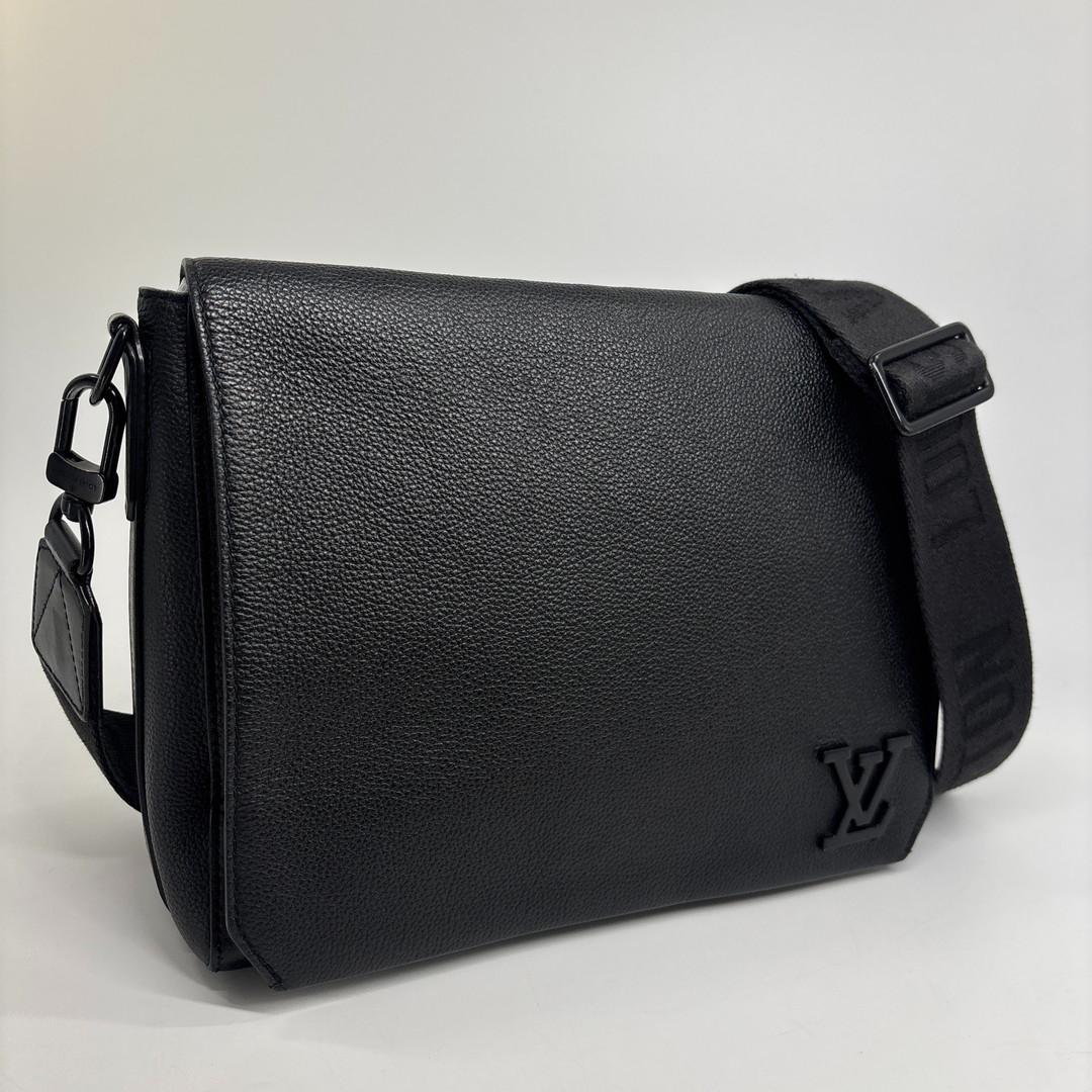 Louis Vuitton Super Aerogram Takeoff Messenger Bag — view 3