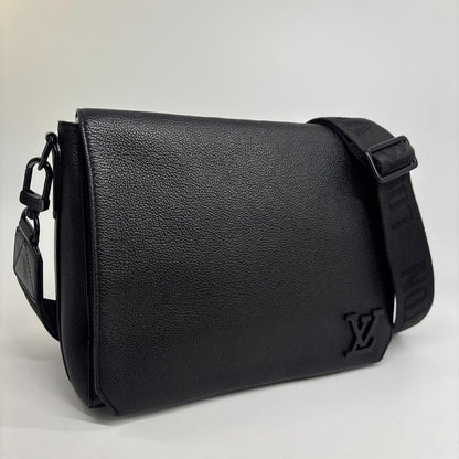 Louis Vuitton Super Aerogram Takeoff Messenger Bag — view 3