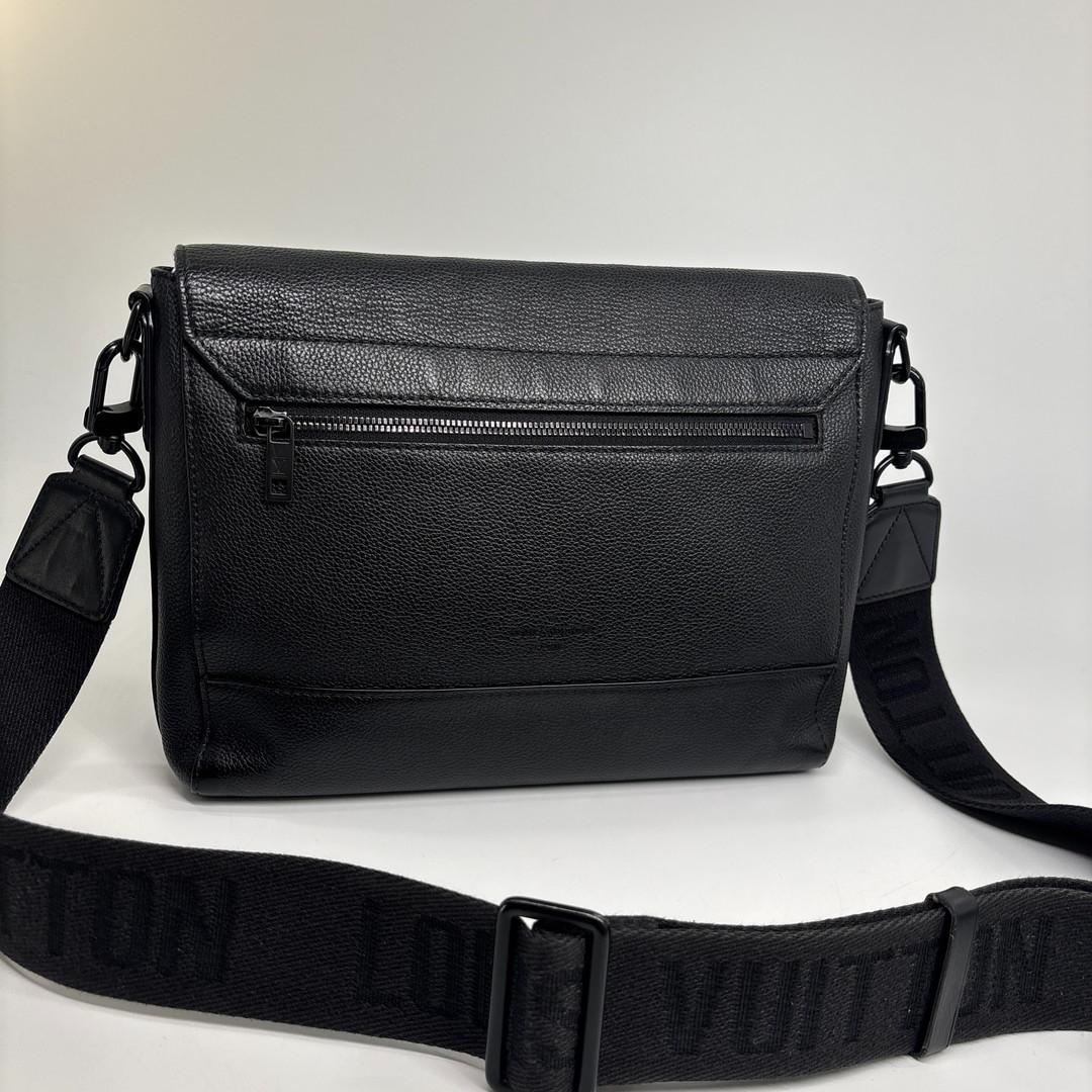 Louis Vuitton Super Aerogram Takeoff Messenger Bag — view 5