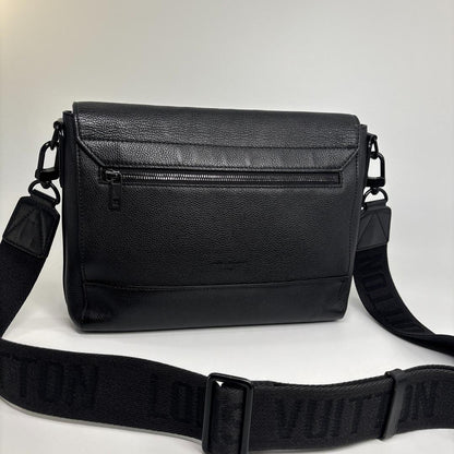 Louis Vuitton Super Aerogram Takeoff Messenger Bag — view 5