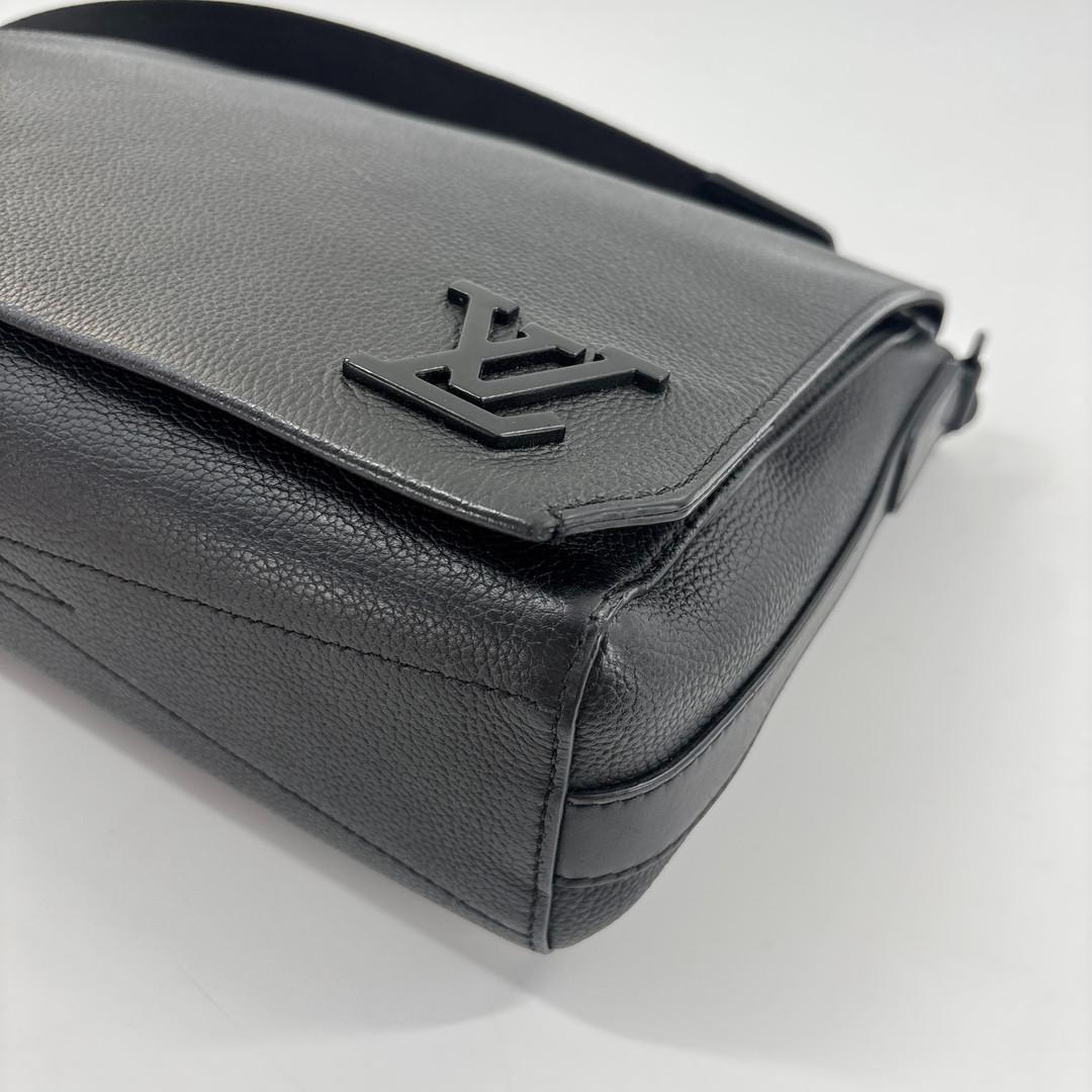 Louis Vuitton Super Aerogram Takeoff Messenger Bag — view 7
