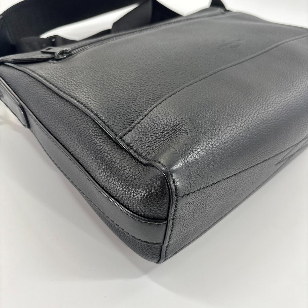 Louis Vuitton Super Aerogram Takeoff Messenger Bag — view 9