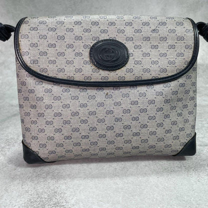 Gucci GG Shoulder Bag Navy Beige Logo Leather — view 2