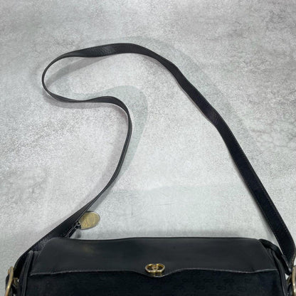 Gucci GG Shoulder Bag Black Leather Gold Logo — view 4