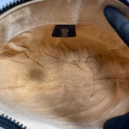 Gucci GG Shoulder Bag Black Leather Gold Logo — view 5