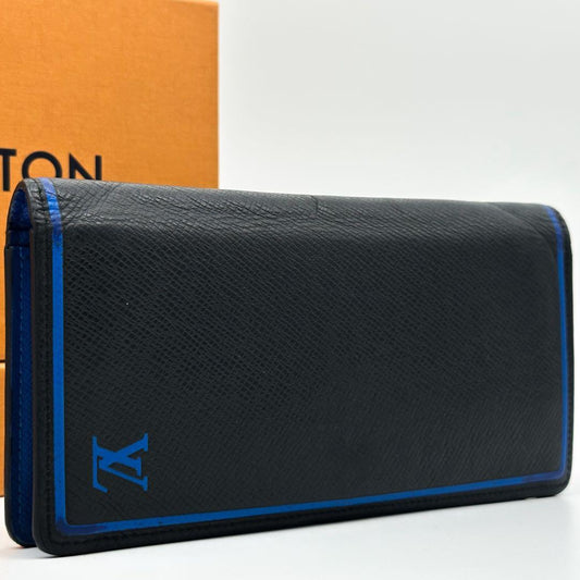 Louis Vuitton Rare New Portefeuille Brazza Taiga Black Wallet