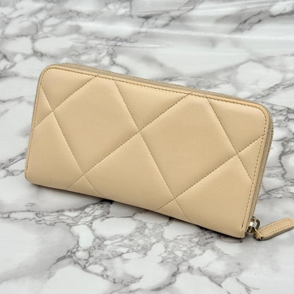 Chanel Dizeneuf 19 Wallet — view 6