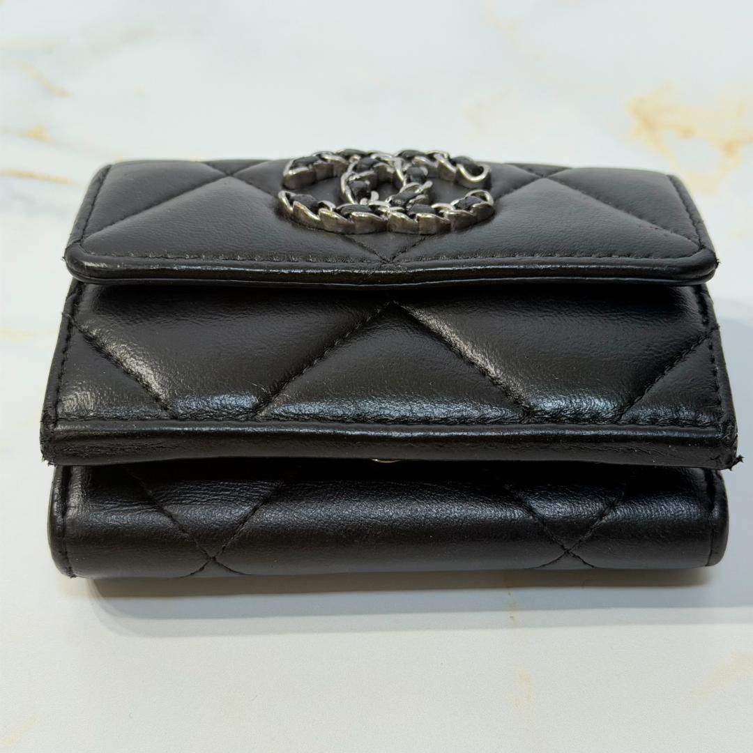 Chanel 19 Dixneuf Small Flap Wallet Trifold — view 4