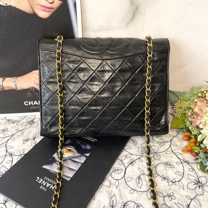 Chanel Vintage Quilted CC Logo Black — view 2