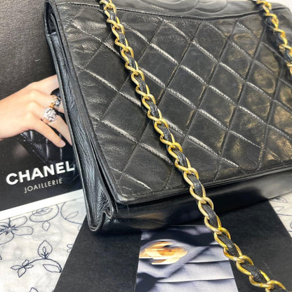 Chanel Vintage Quilted CC Logo Black — view 3