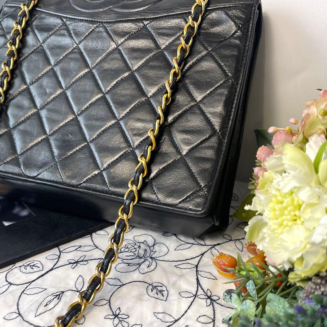 Chanel Vintage Quilted CC Logo Black — view 4