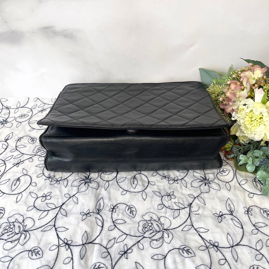 Chanel Vintage Quilted CC Logo Black — view 7
