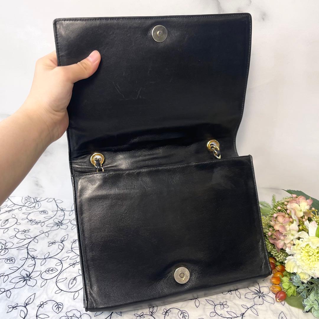 Chanel Vintage Quilted CC Logo Black — view 8
