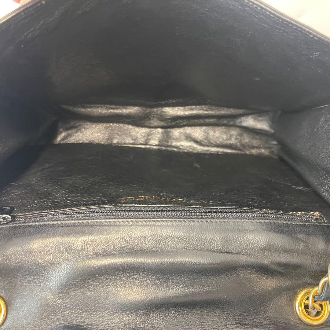 Chanel Vintage Quilted CC Logo Black — view 9