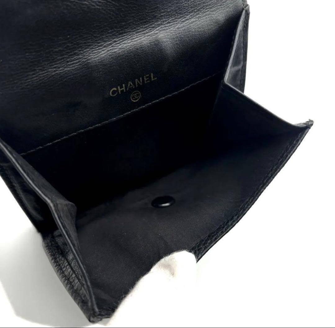 Chanel Wallet Jumbo CC Logo Caviar Snap Bifold — view 4