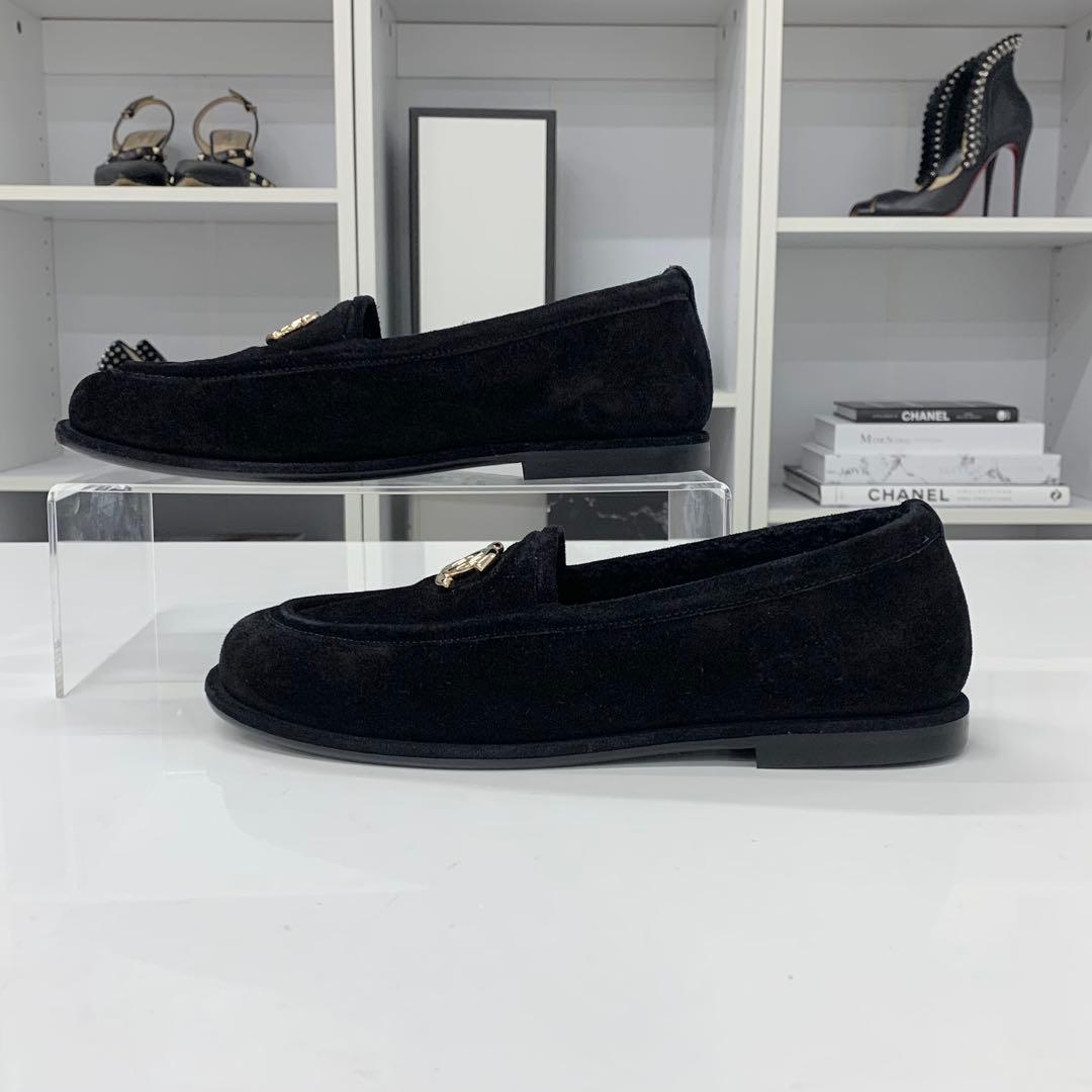 Chanel CC Logo Suede Shearling Flat Shoes Black — view 3