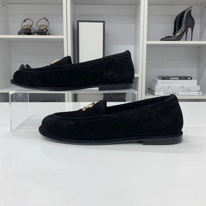 Chanel CC Logo Suede Shearling Flat Shoes Black — view 3