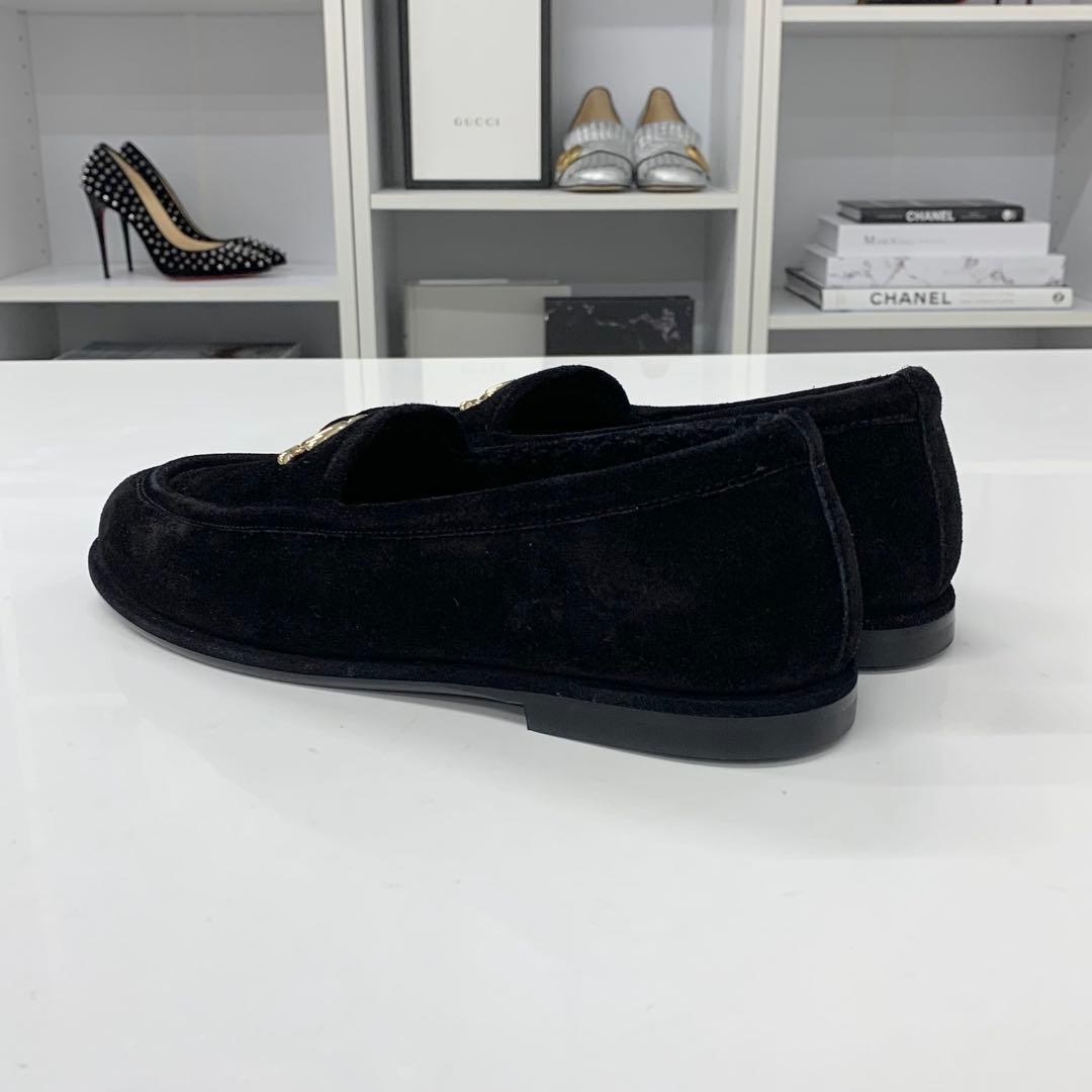 Chanel CC Logo Suede Shearling Flat Shoes Black — view 4