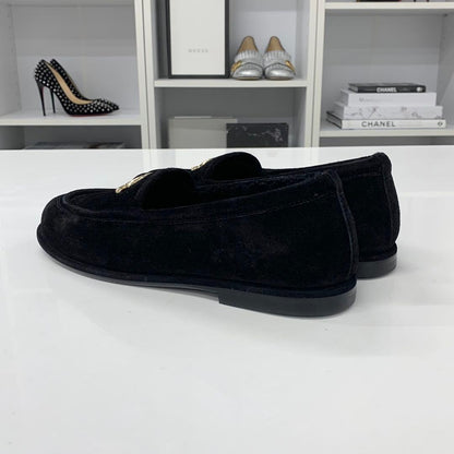 Chanel CC Logo Suede Shearling Flat Shoes Black — view 4