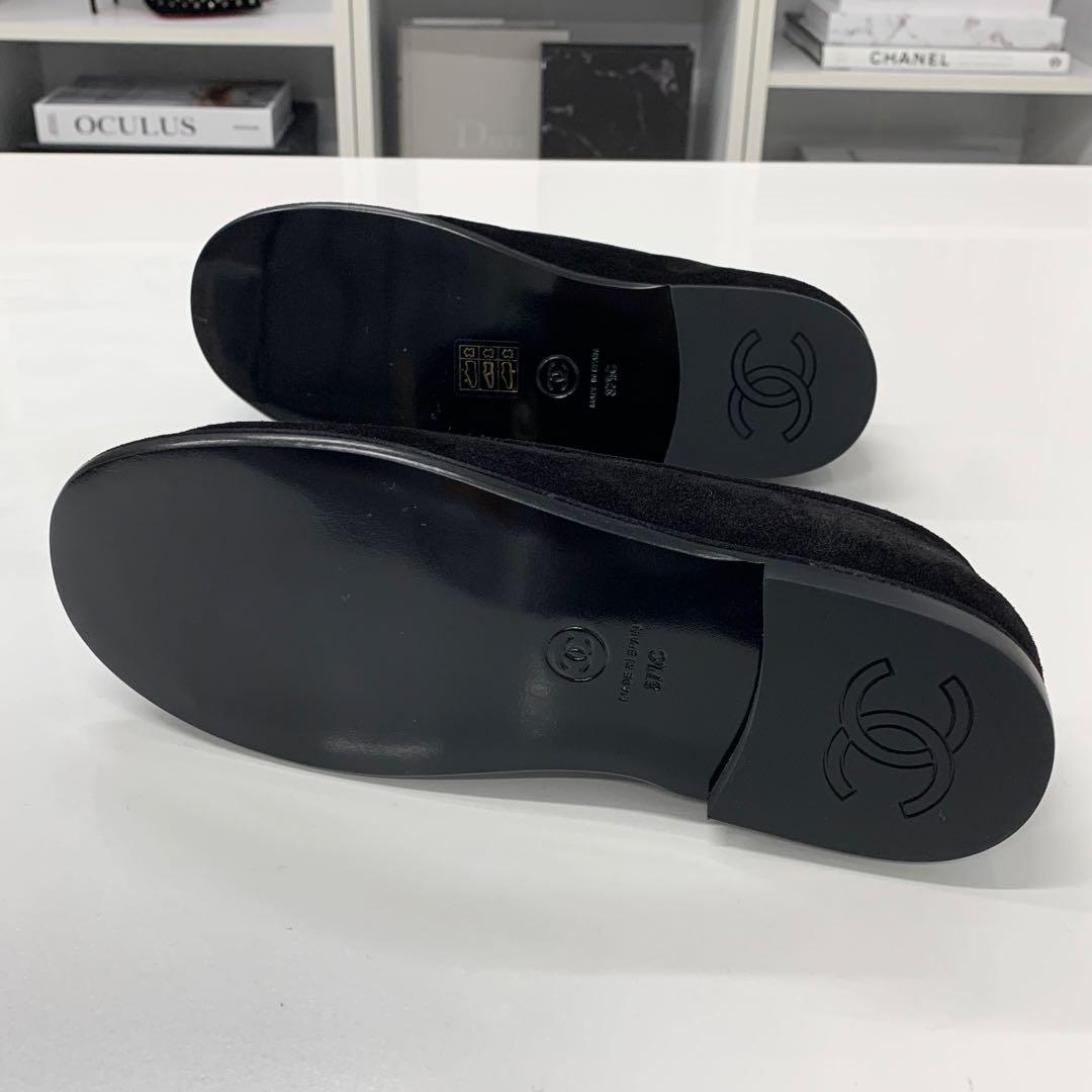 Chanel CC Logo Suede Shearling Flat Shoes Black — view 6